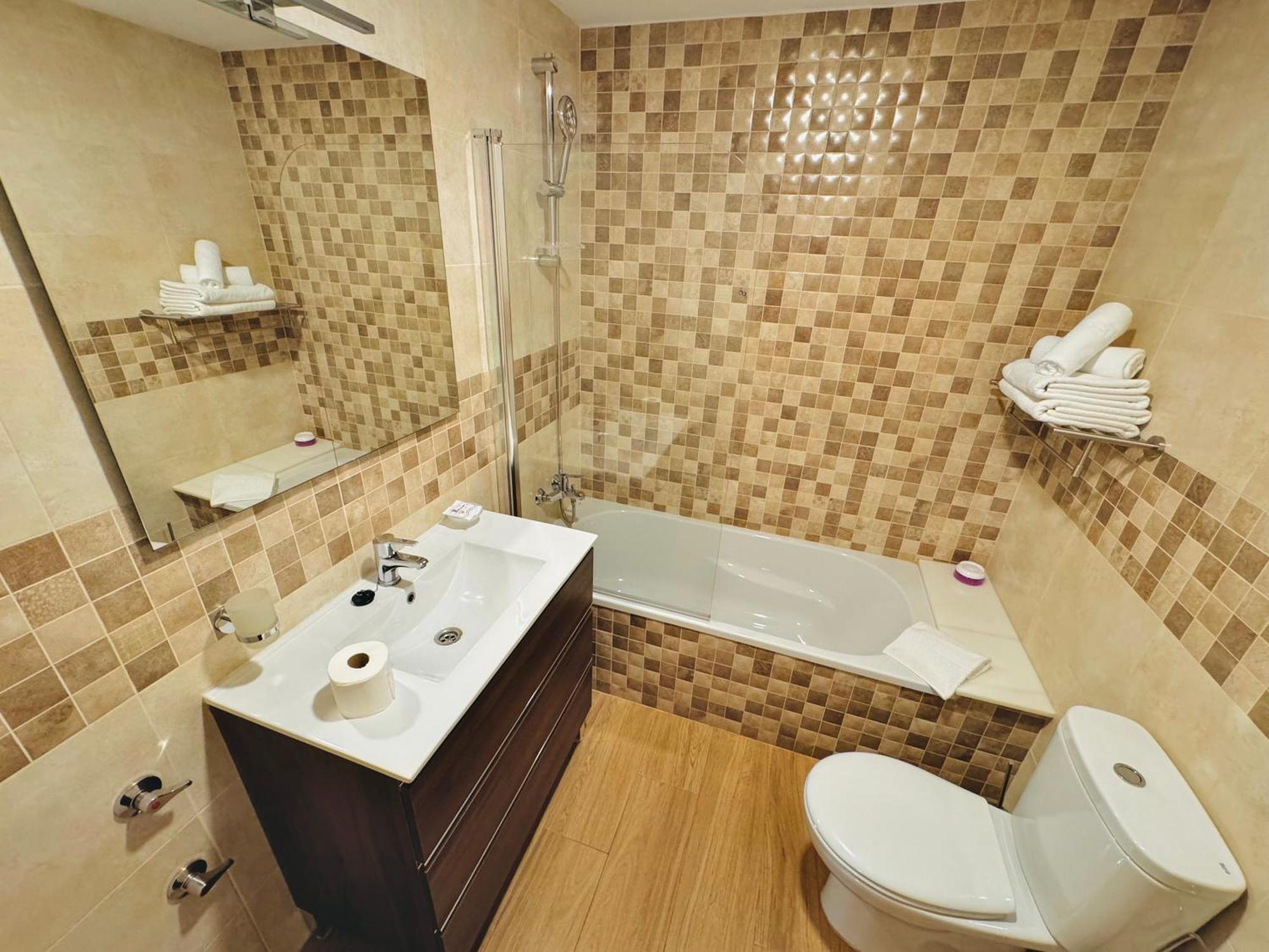 Pueblo Evita Premium Suites Benalmádena Eksteriør bilde