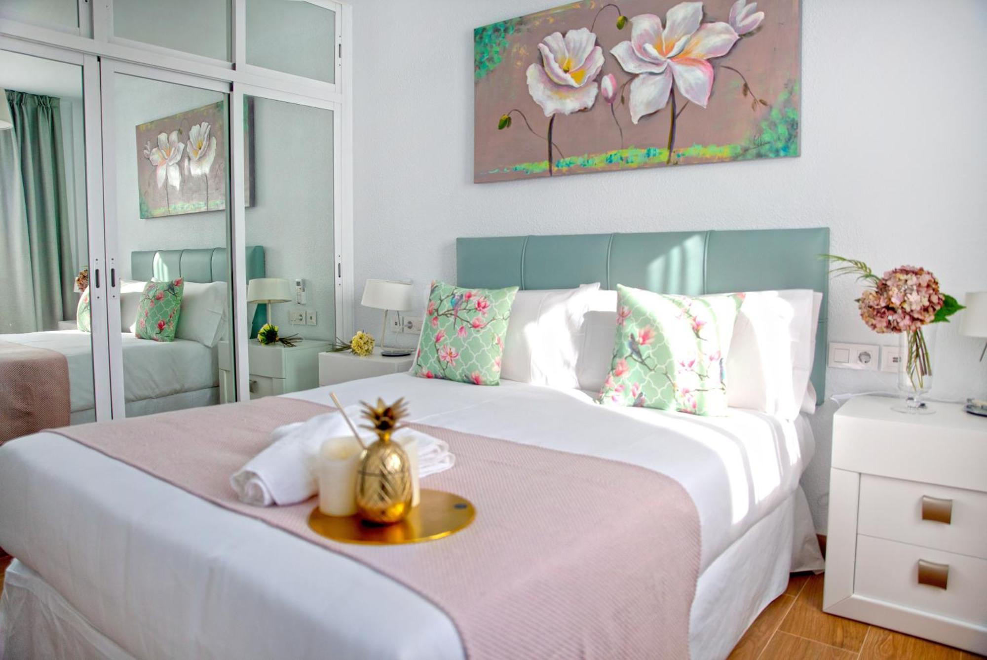 Pueblo Evita Premium Suites Benalmádena Eksteriør bilde